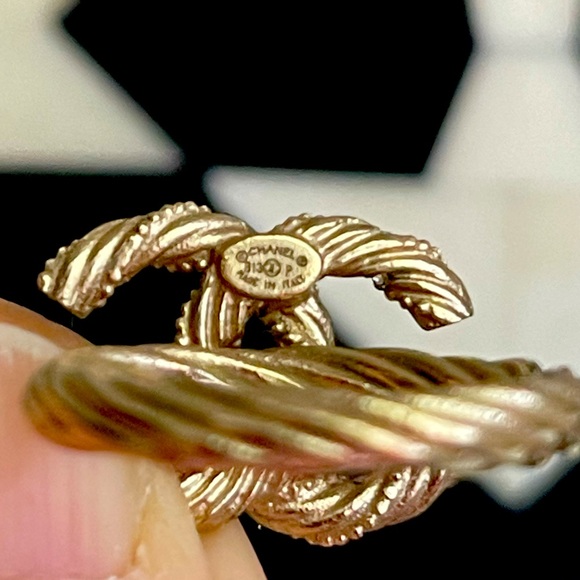 CHANEL CC Logo Crystal Twist Ring - Picture 4 of 4